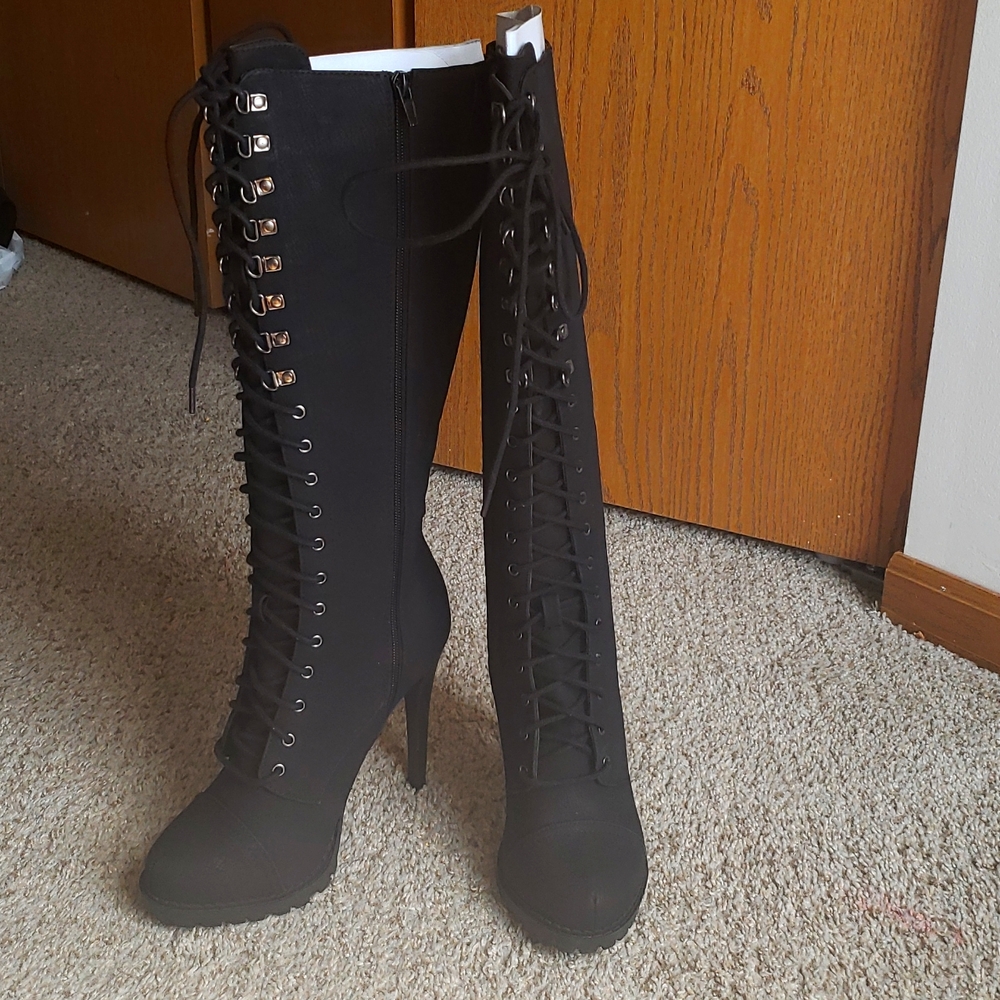 Aldo black lace up boot. Size 8 Never worn.